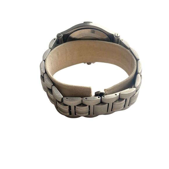 Gucci Authentic Men’s Stainless Steel Watch with Black Dial - Picture 5 of 10